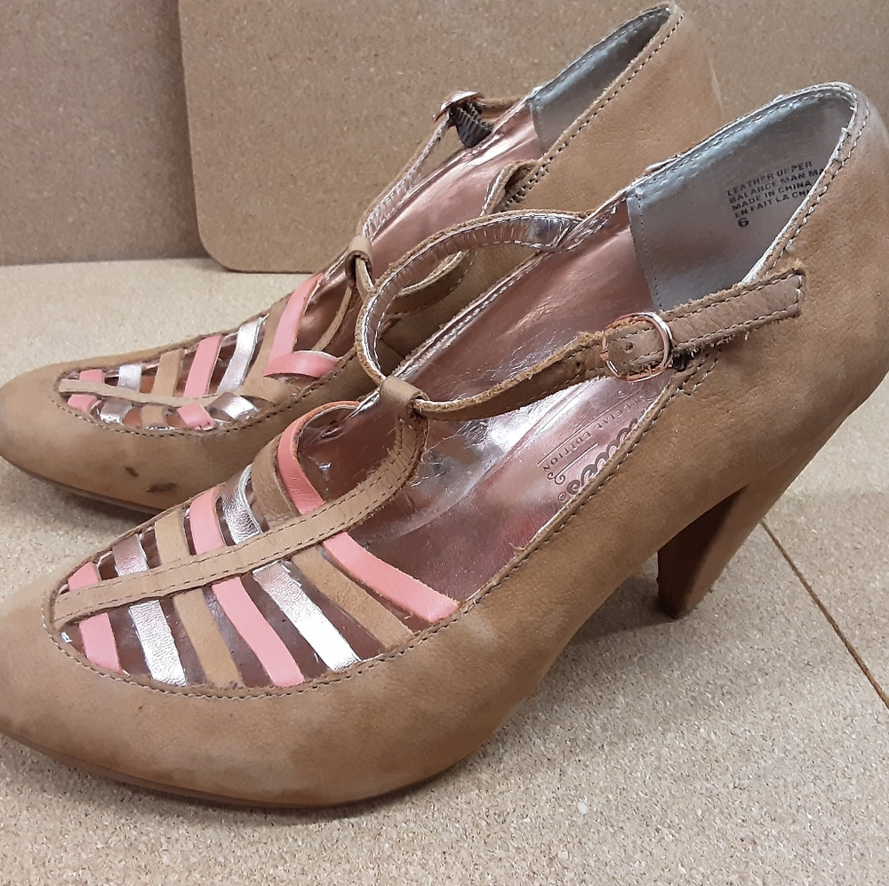 Seychelles Women's Tan T Strap Heels Size 6